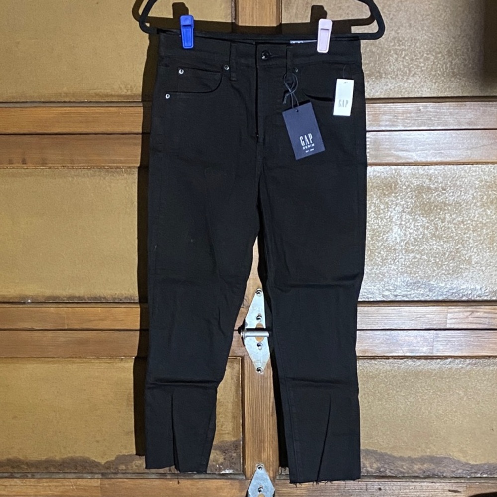 GAP Women's Cropped Black Jeans